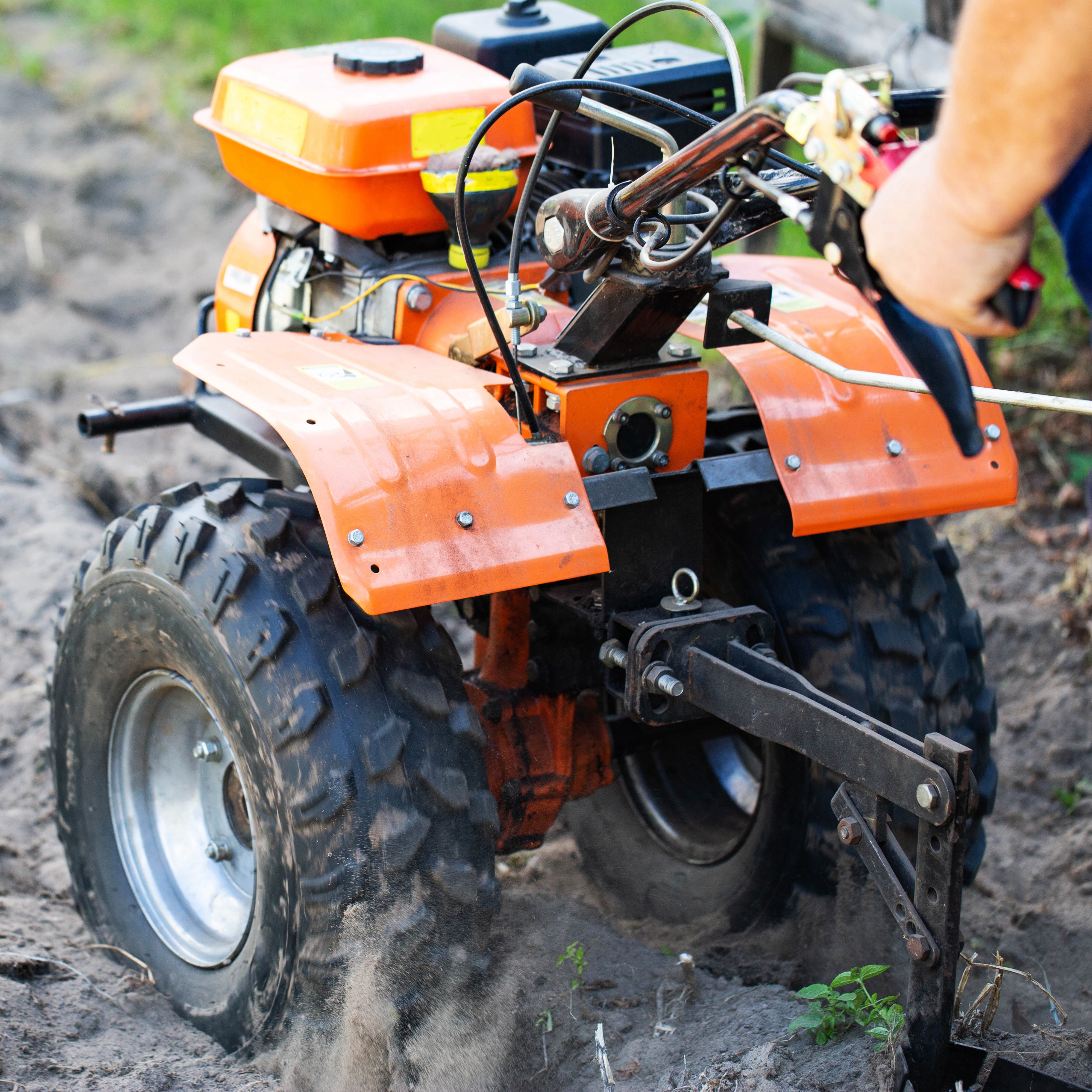 Come preparare il terreno alla semina con la motozappa a scoppio